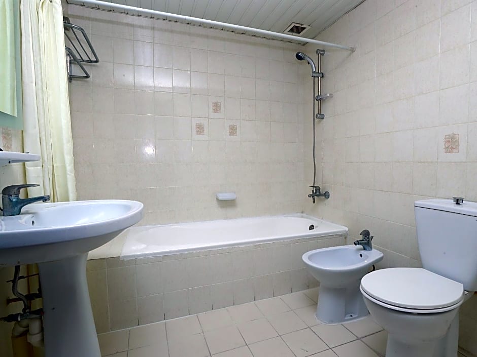 OYO 112 Semiramis Hotel