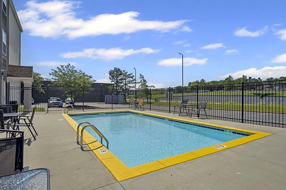 Sonesta Essential Hotels & Suites Kansas City/Blue Springs