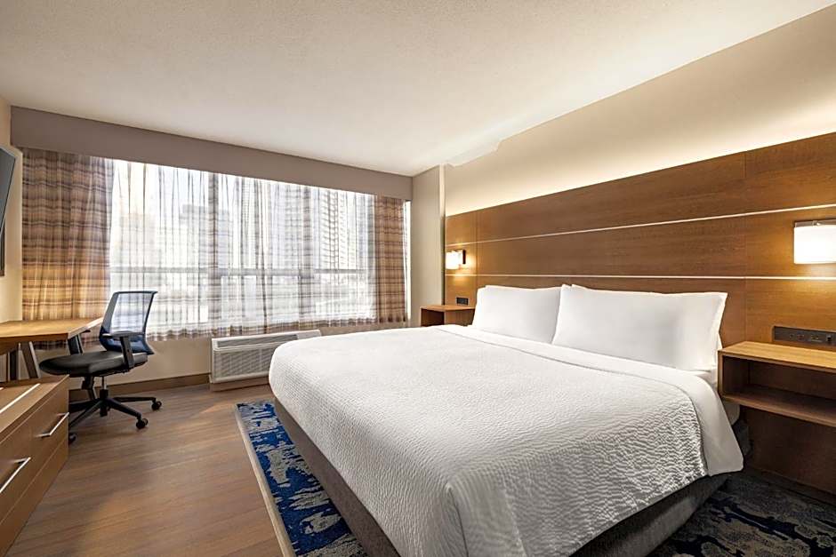 Holiday Inn Express Vancouver-Metrotown (Burnaby) By IHG