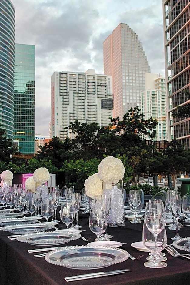 W Miami