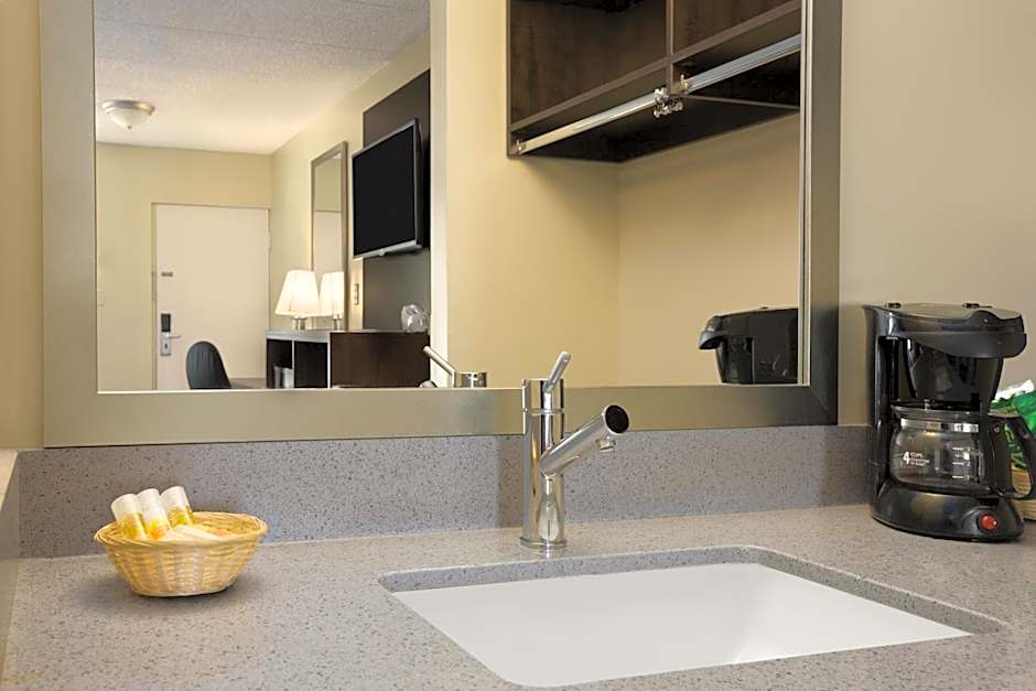 Days Inn & Suites by Wyndham Cherry Hill - Philadelphia