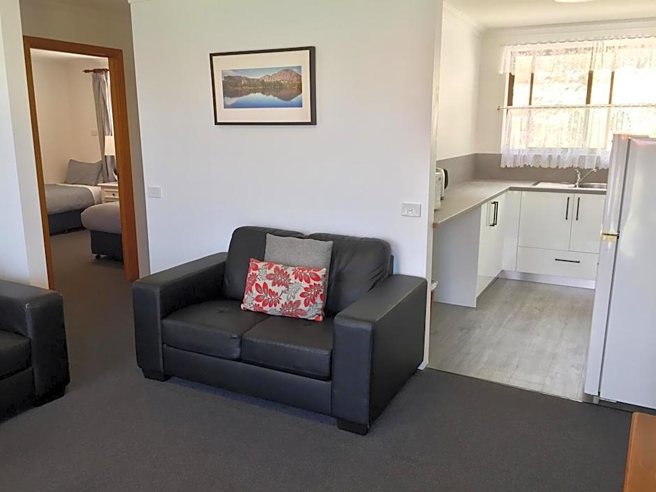 Regatta Point Tavern & Holiday Villas