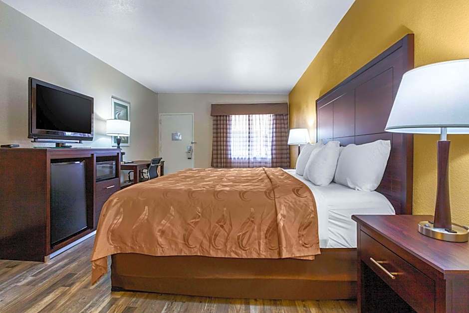 Quality Inn & Suites near Downtown Mesa