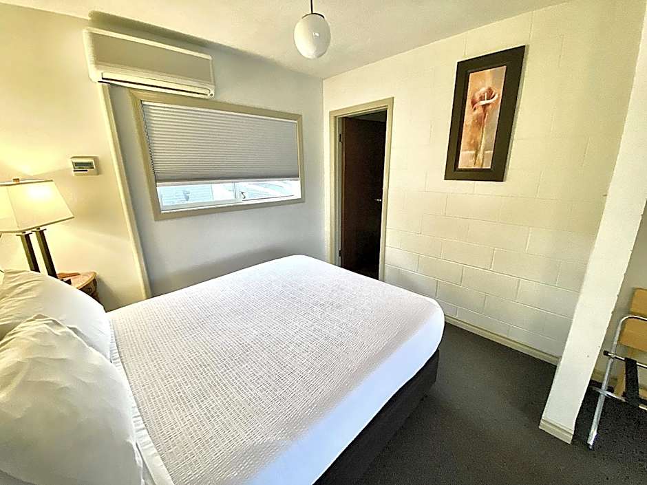 Arbutus Grove Motel