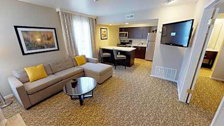 One Bedroom Suite - 1 King Bed