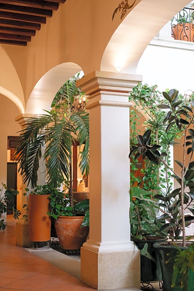 Los Pilares Hotel