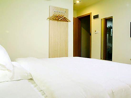 7 Days Inn Zhongshan Ancient Town Light Railway Station Lighting Market