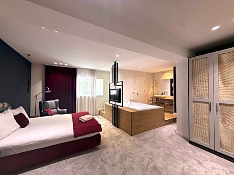 King Room with Spa Bath