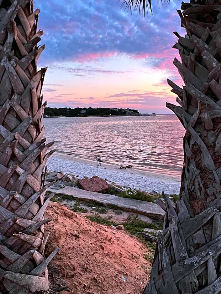 Quality Inn & Suites Gulf Breeze Bayside near Pensacola Beach