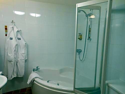 The Inn Boutique Hotel Bar and Restaurant (Pet-friendly)