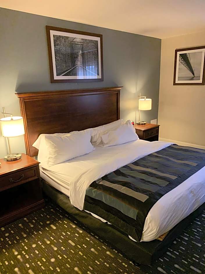 Photo 1 of 5 of 1 King Bed, Hearing/Mobility Accessible
