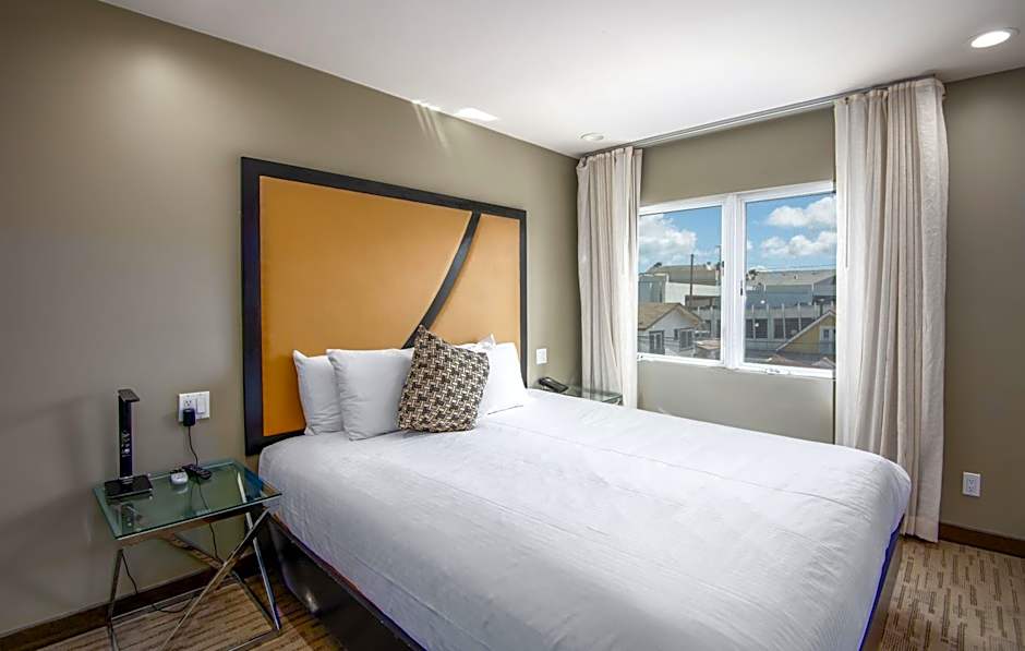 Photo 1 of 6 of Suite