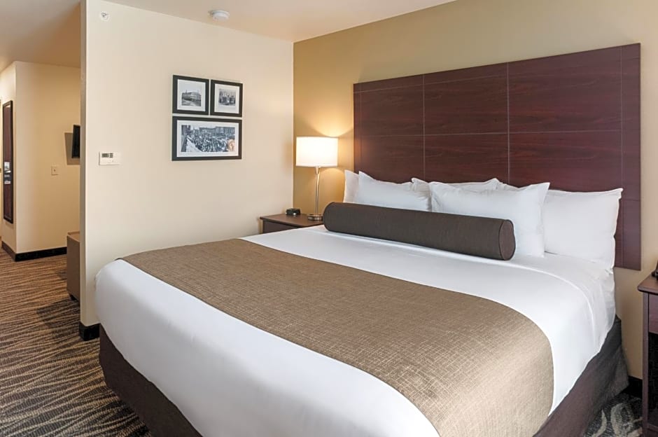 Cobblestone Hotel & Suites - Neenah