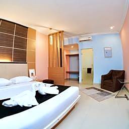 RedDoorz Plus @ Grand Pacifik Hotel Makassar