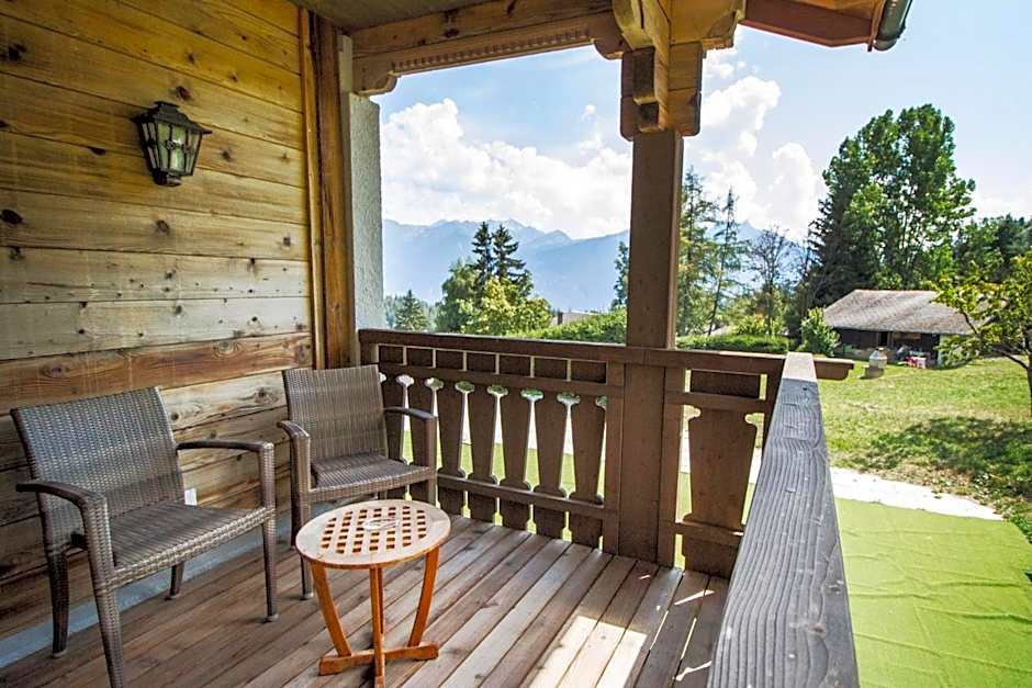 Between Boutique Hotel