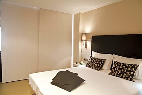 One-Bedroom Apartment (3-4 Adults)