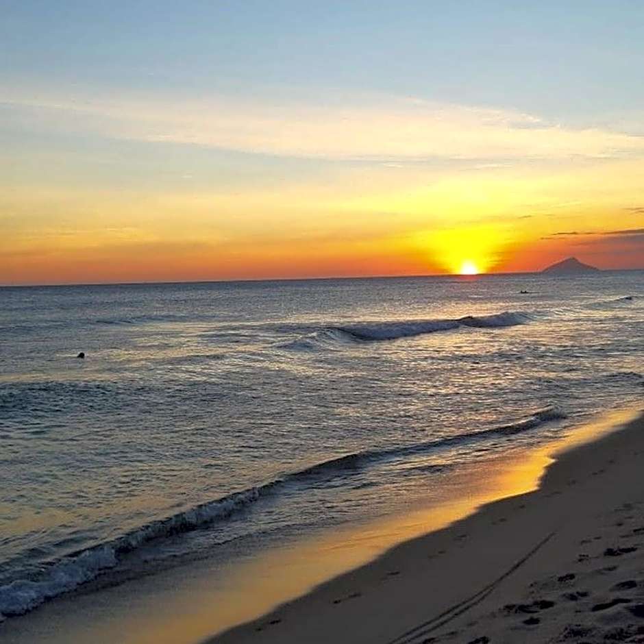 Estúdio em maresias com ar condicionado e piscina