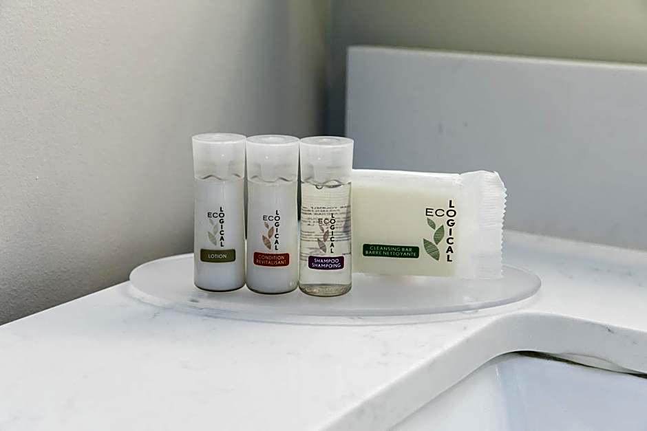 Days Inn by Wyndham 100 Mile House