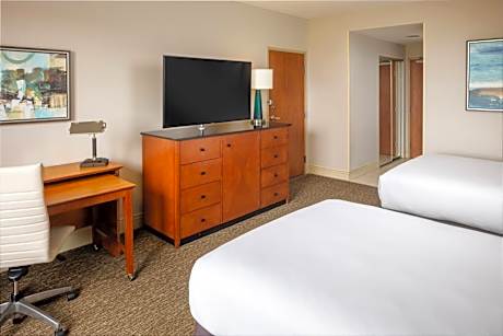 2 Double Beds