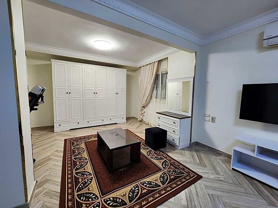 شقة فاخرة وفيو خرافى فى maadi