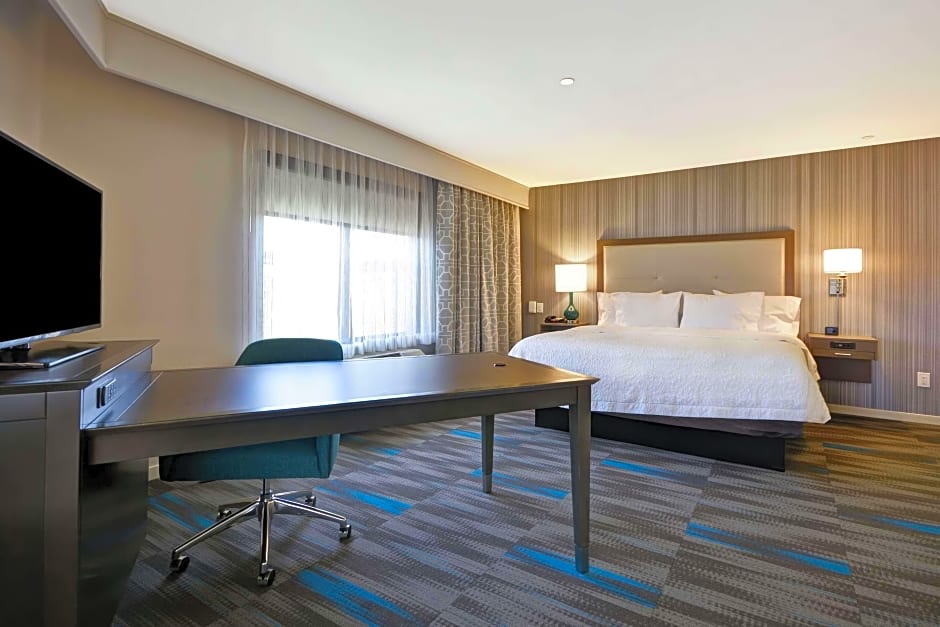 Photo 1 of 3 of Studio 1 King Bed, Hearing/Mobility Accessible, Bathtub
