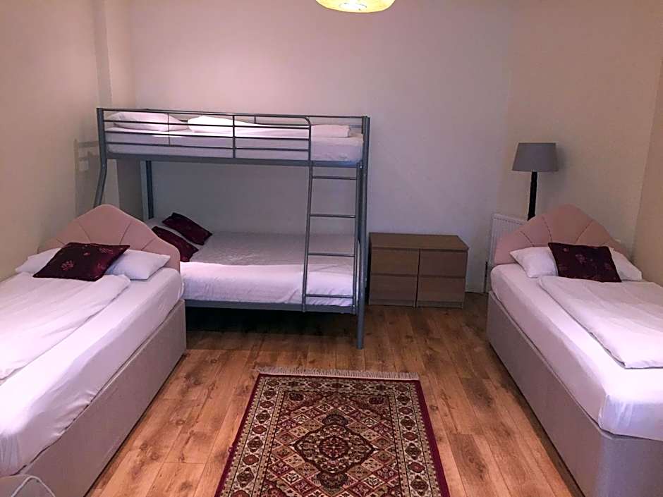 Lyall Apartment Hotel