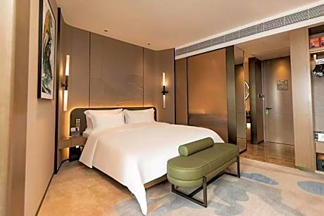 Business Room with One King Bed