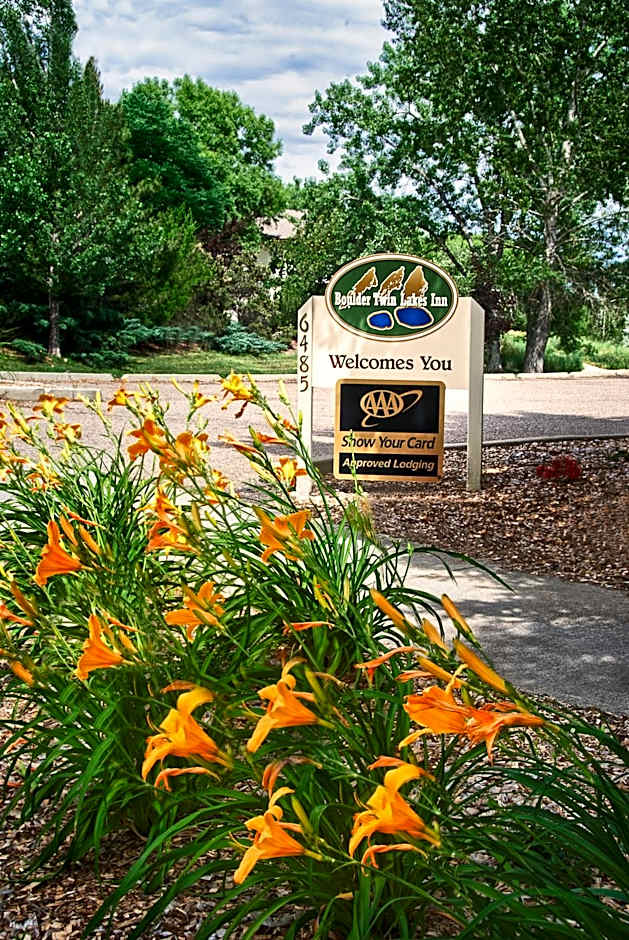 Boulder Twin Lakes Inn