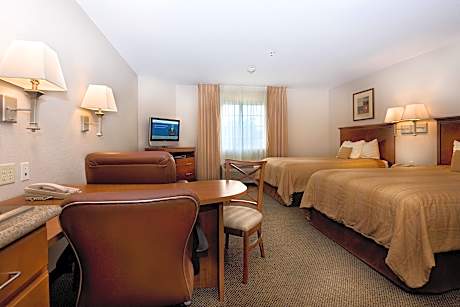 Studio Suite 1 Queen Mobility Accessible Tub Non-Smoking