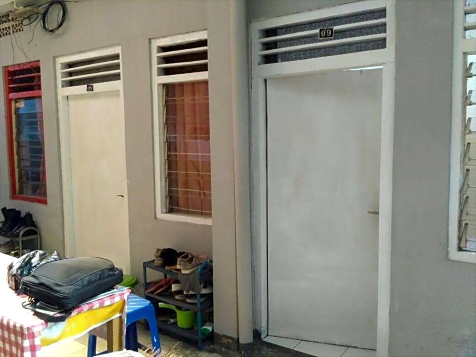 Hannah House - Female Room Only by ZUZU