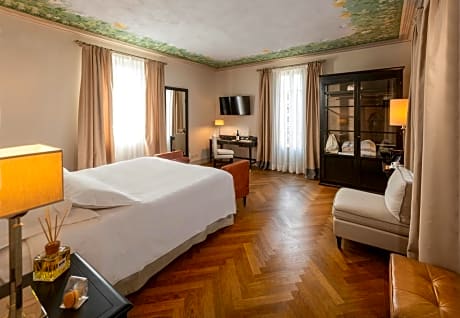 Deluxe Room with Spa Access