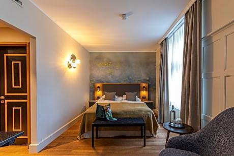 Basic Double Room with Street View