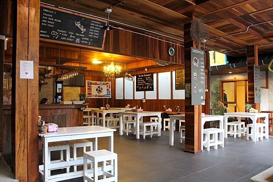 The Noi Guesthouse and Restaurant