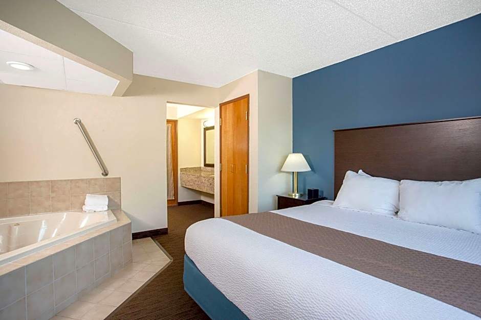 AmericInn by Wyndham Green Bay West