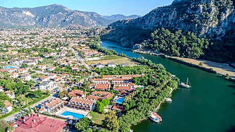 Aydos Hotels & Breeze Restaurant