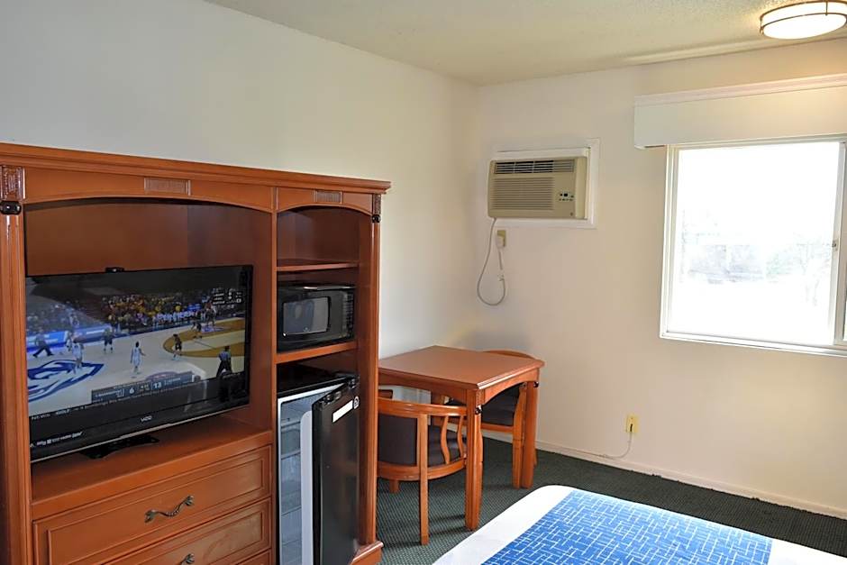 Travelodge by Wyndham Red Bluff South of Redding