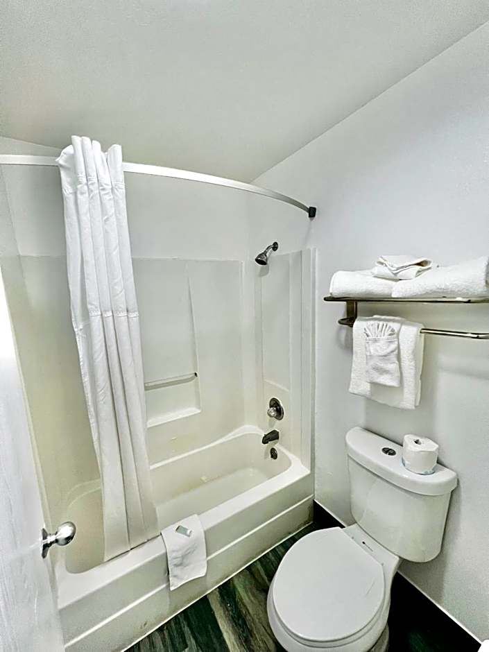 Days Inn & Suites by Wyndham Flagstaff I-40