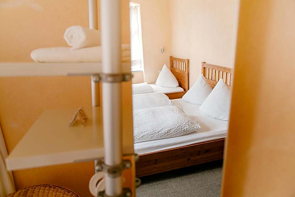 Landhotel Airport-Inn