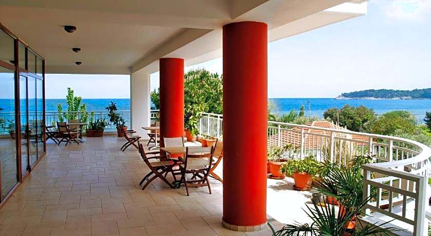 Maranton Beach Hotel