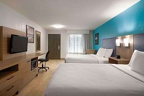 2 Queen Beds, Mobility Accessible, Bathtub w/Grab Bars, City View, Non-Smoking