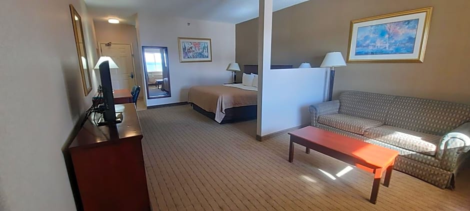 Quality Inn & Suites Grants - I-40