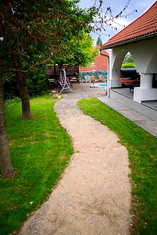 BELYSIUM Bed & Breakfast Panzió