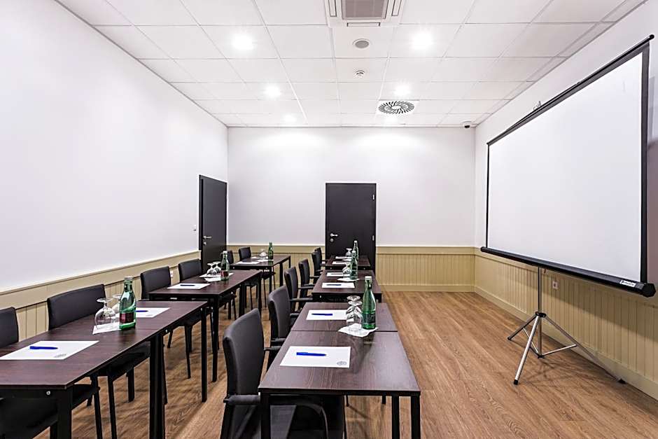 Barok Hotel and Apartments