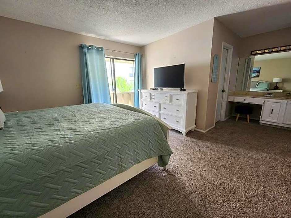 Siesta Key Beach - 2 Bedroom - 3 Beds - 3 Bathroom Duplex with Heated Swimming Pool