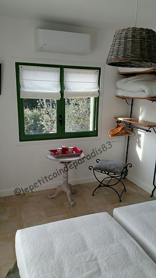 Le Petit Coin de Paradis