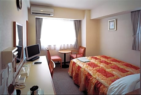 Large Double Room - Non-Smoking