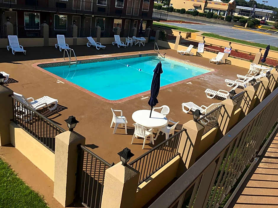 Days Inn by Wyndham Lavonia