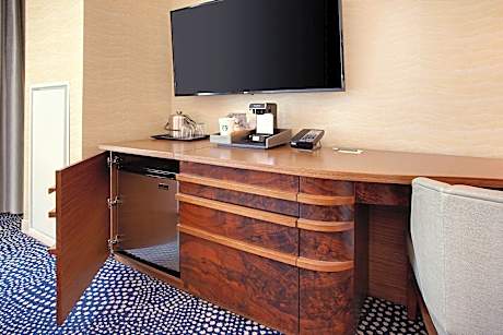 Room, 2 Queen Beds (Mobility/Hearing Accessible, Tub) (2 Queen Beds)