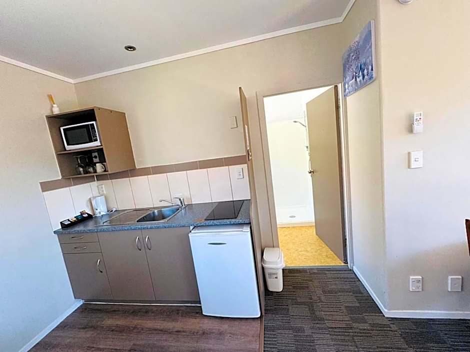 Apex On Fenton Motel