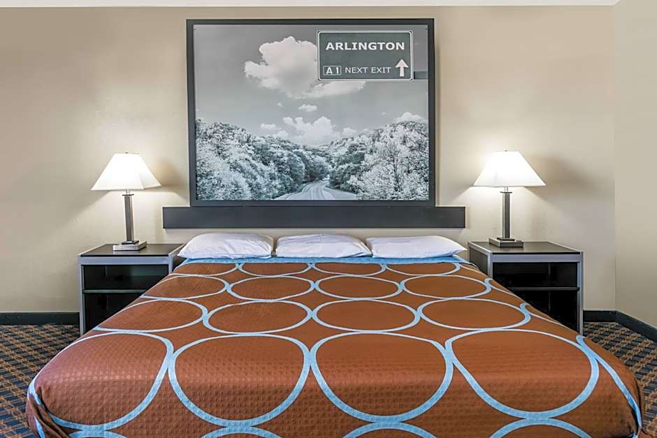 Super 8 by Wyndham Arlington Near AT&T Stadium